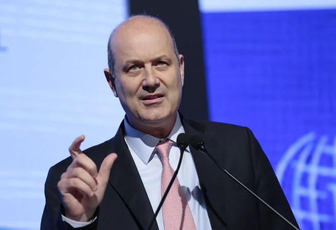 Sturzenegger recibió insultos en su visita de campaña a La&nbsp;Pampa