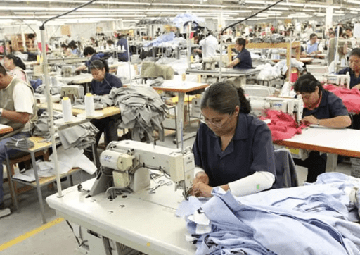 La industria textil perdió más de 18 mil empleos y la ropa se abarató en términos&nbsp;reales