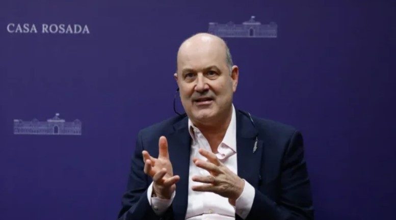 Sturzenegger planteó que el Gobierno busca niveles salariales similares a Japón y&nbsp;Polonia