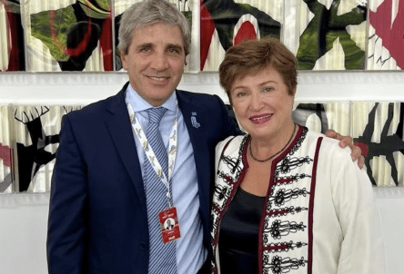 El FMI aprobó la revisión del acuerdo con Argentina y liberó US$1.000&nbsp;millones