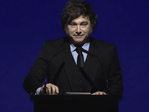 Milei volvió a criticar a los medios y defendió su gestión económica en un acto de la Fundación&nbsp;Faro