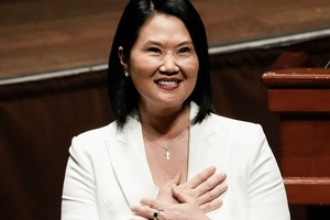 Keiko Fujimori recibió las credenciales como presidenta electa de Perú