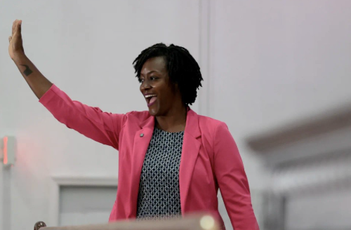 Angie Nixon se impuso en las primarias demócratas de Florida y desafía al establishment