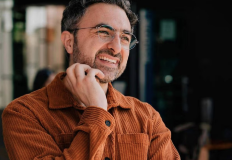 El responsable de IA de Microsoft cuestionó el entrenamiento de Anthropic y advirtió sobre riesgos para la humanidad