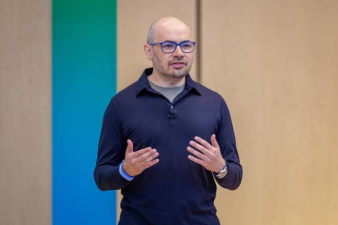 Hassabis de Google DeepMind y Smith de Microsoft coincidieron en pedir controles urgentes para la IA